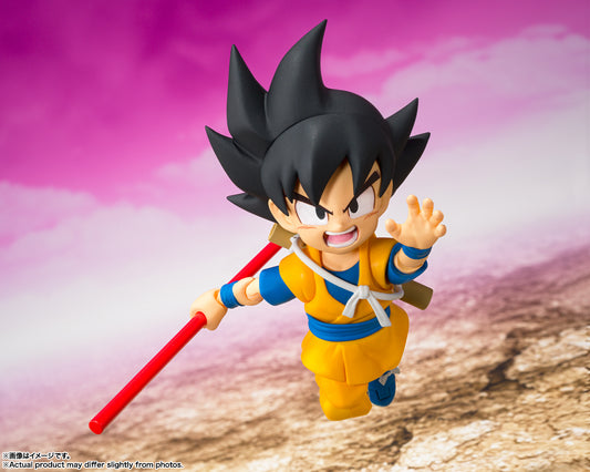 Figura Bandai S.H.Figuarts - Son Goku Mini Daima - Vista de perfil y caja